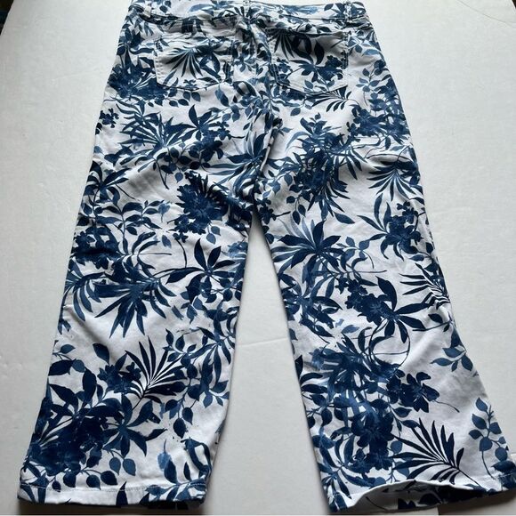 Gloria Vanderbilt Women's Floral Blue and White Capri Hi Rise Pants Size 10 - Picture 2 of 8